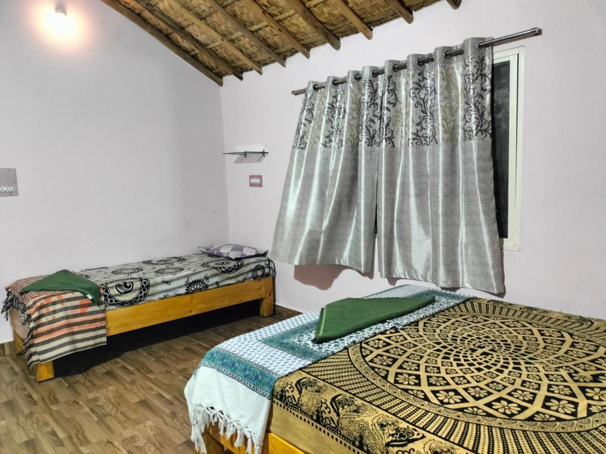Prajwal Home Stay Хампи Екстериор снимка
