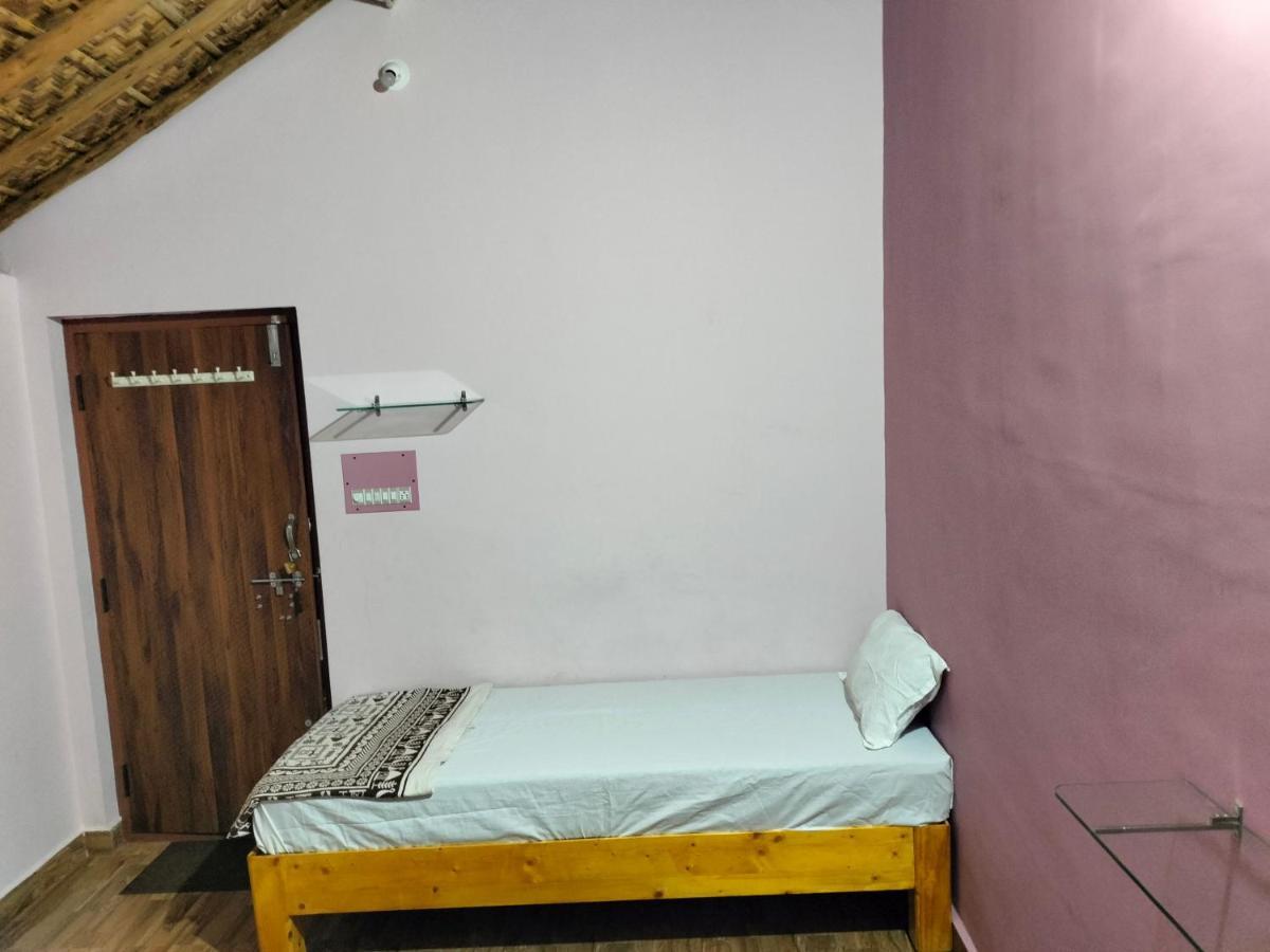 Prajwal Home Stay Хампи Екстериор снимка