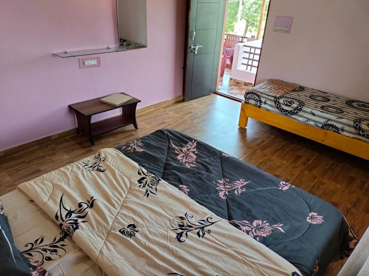 Prajwal Home Stay Хампи Екстериор снимка